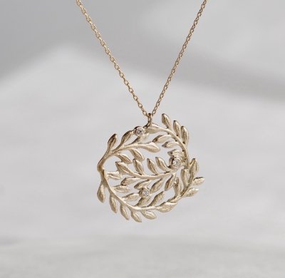 Foliage circle necklace
