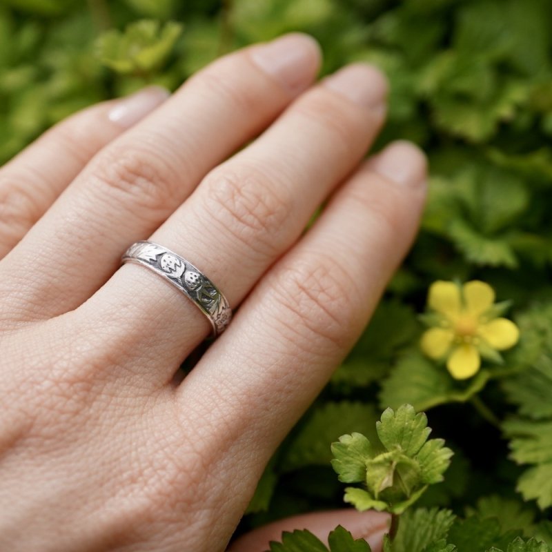 Wild strawberry ring