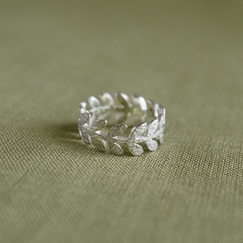Laurel leaf ring