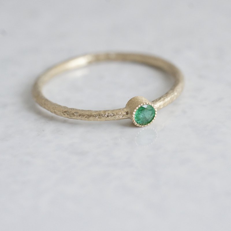 Emerald birthstone ring