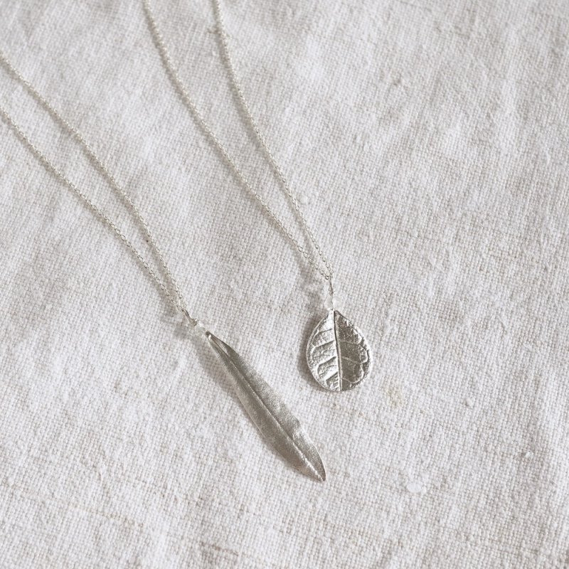 Feijoa small leaf stone necklace