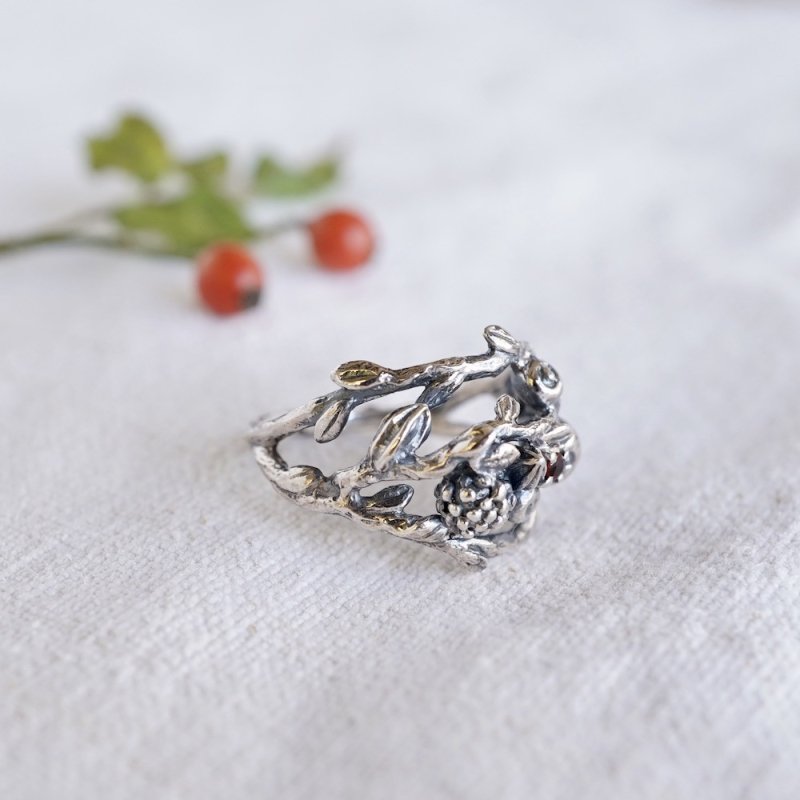 Berry bunch ring