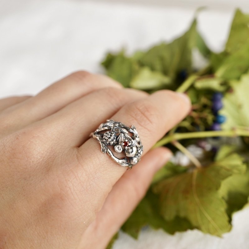 Berry bunch ring