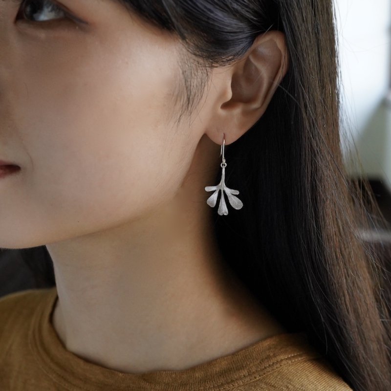 Rue leaf earrings 