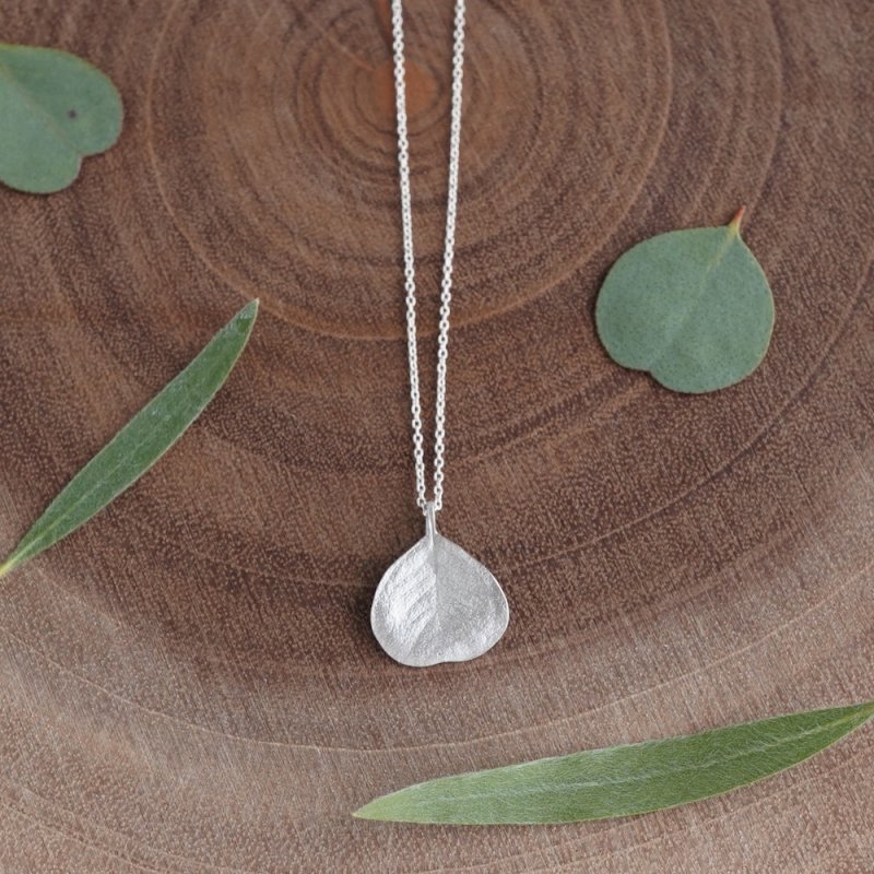 Eucalyptus small leaf necklace 