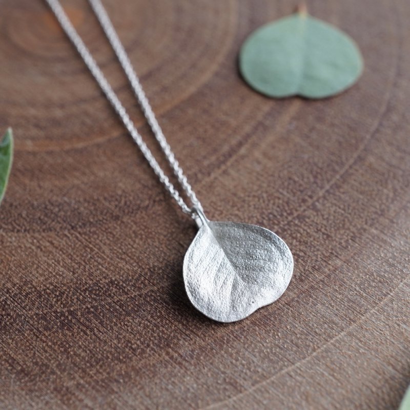 Eucalyptus small leaf necklace 