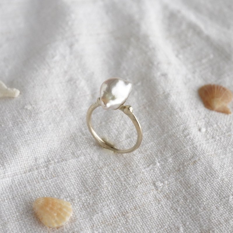 Tahitian baroque pearl ring