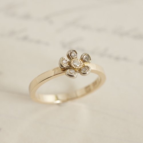 Tiny flower ring