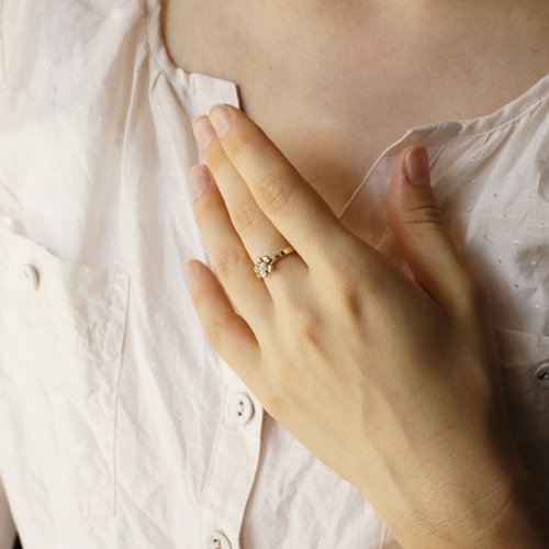 Tiny flower ring