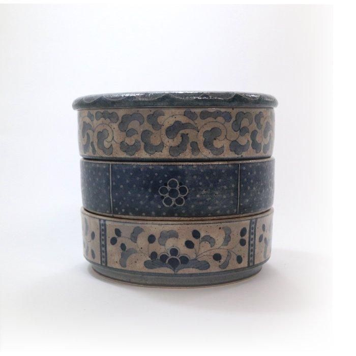 大山文女/重箱/三段/唐草/染付け - 力丸雑貨店 作家の器（うつわ