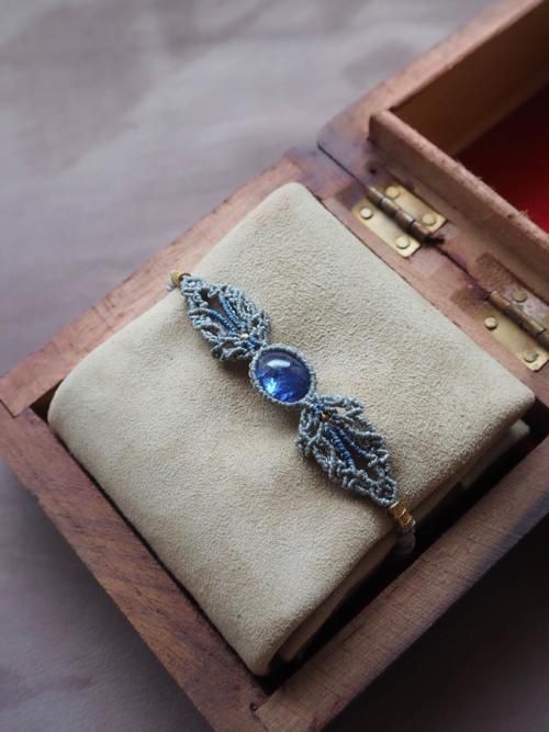 マクラメ編みブレスレット タンザナイト（タンザニア産） STONES