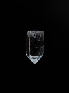 穴あき水晶原石（ブラジル・ミナスジェライス州コリント産）／ルース3
