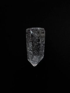 穴あき水晶原石（ブラジル・ミナスジェライス州コリント産）／ルース9
