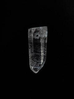 穴あき水晶原石（ブラジル・ミナスジェライス州コリント産）／ルース11