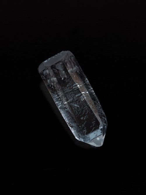 穴あき水晶原石（ブラジル・ミナスジェライス州コリント産）／ルース22