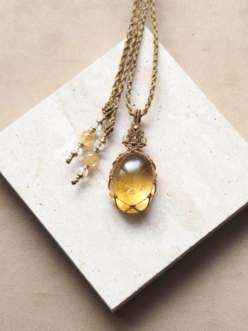 シトリン マクラメペンダント 稀光』ルチルクォーツと虹入りシトリンの
