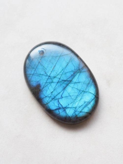 4★厳選オンリー１★宇宙とつながる石♢NEW❤️【ラブラドライト原石タンブル】 ラブラドライト（アフリカ産）／穴あきルース02 天然石ルース