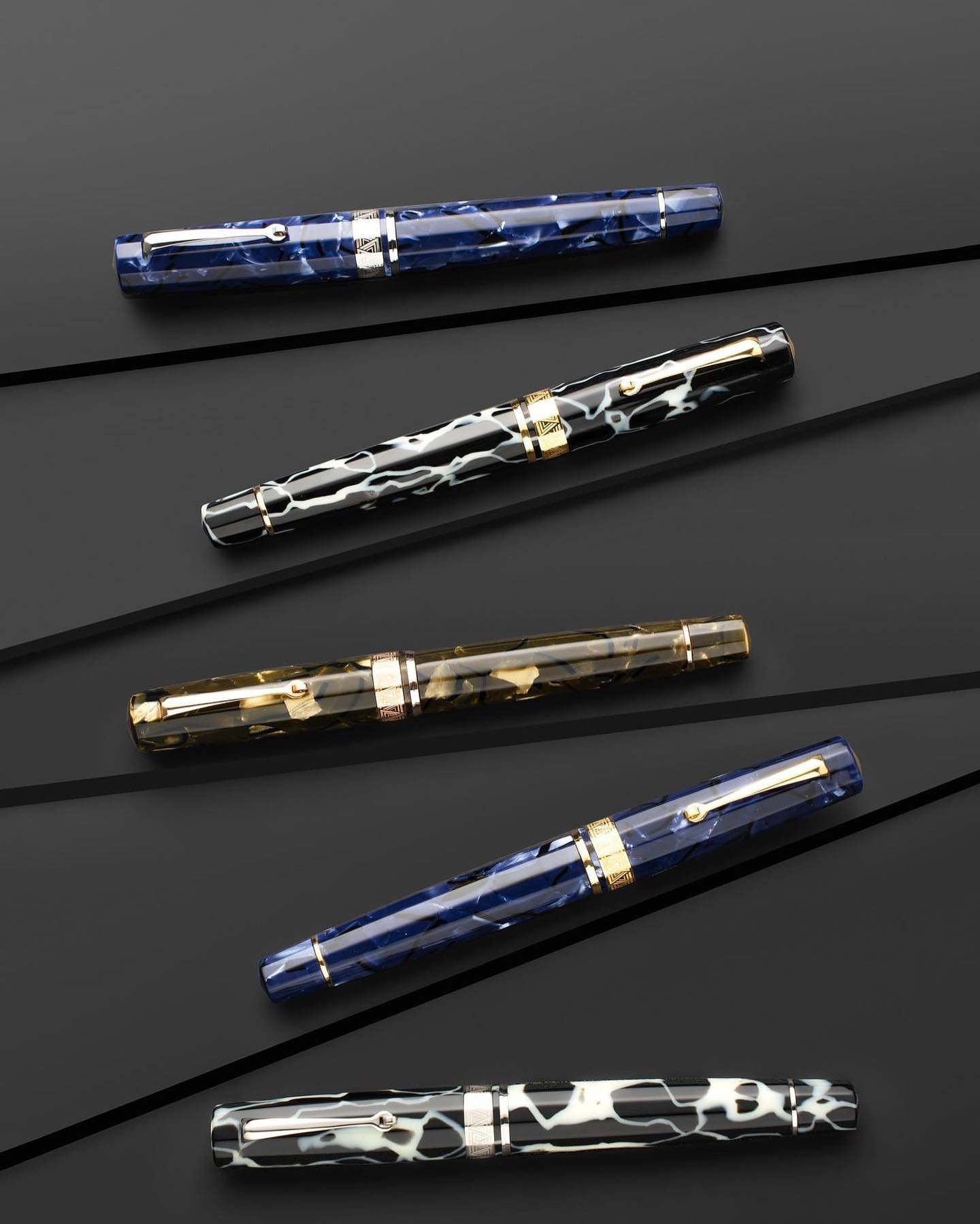 オマス パラゴン ブルーロイヤル シルバートリム 万年筆 Omas Paragon Blue Royale ST celluloid fountain  pen ｜ インヘリットペン