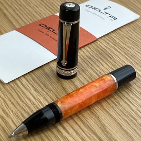 デルタ ローラーボール ドルチェビータ オリジナル ミッドサイズ DV Mid-Size シルバートリム ステンレススチールニブ DELTA  Dolcevita Rollerball pen Original │ インへリットペン