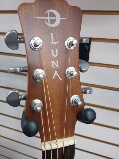 Luna Guitars Heartsong Nylon USB