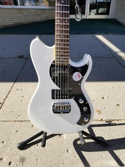 G&L Tribute Series Fallout Gloss White w/ Rosewood Fretboard ギター -  輸入ギターなら国内最大級Guitars Walker（ギターズ　ウォーカー）