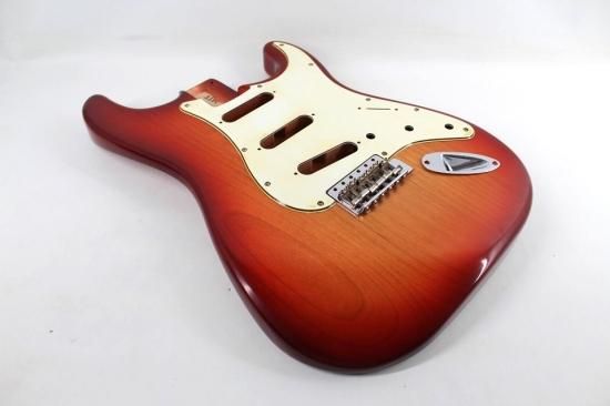 ハードレリック ストラトキャスター Fender パーツ使用