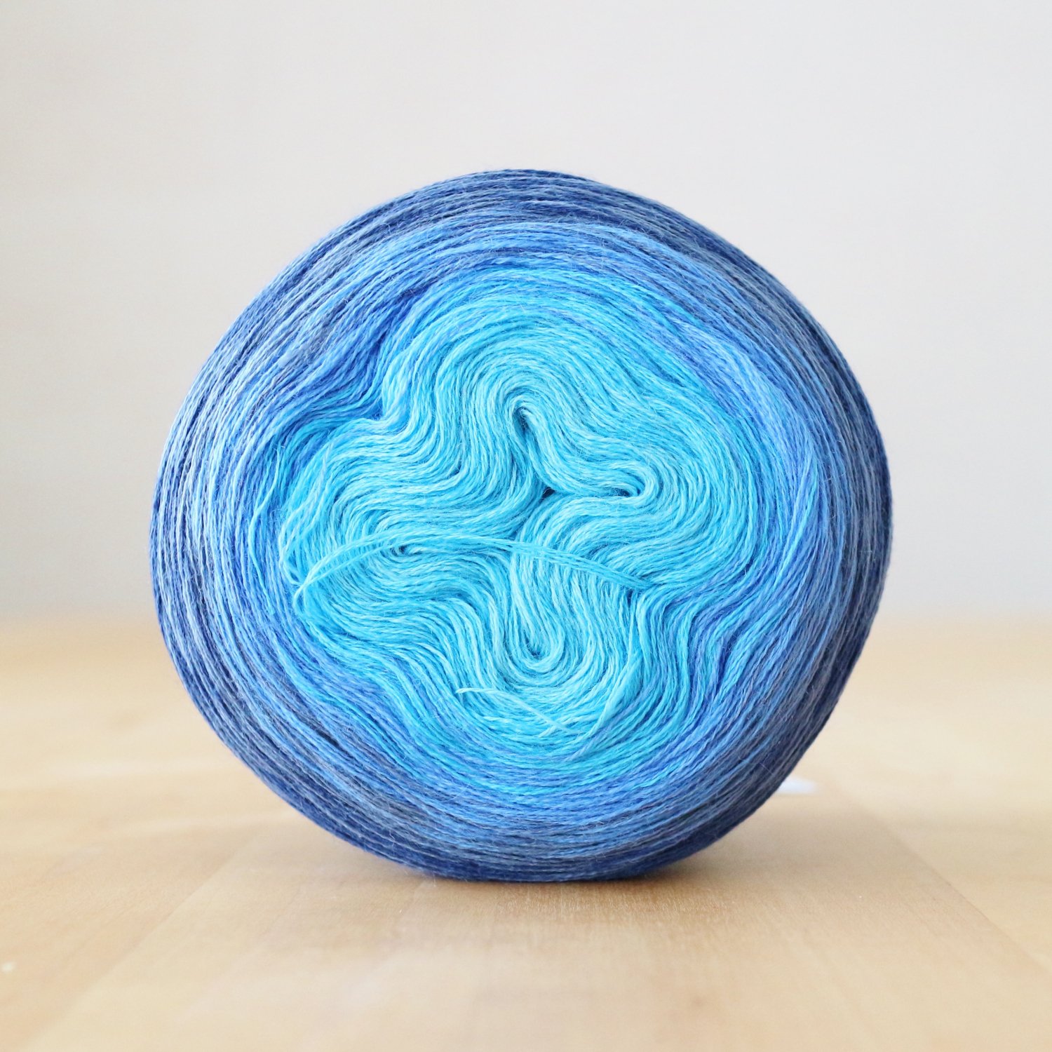 【Jolly knits】<br>Gradient Yarn Merino 4PLY（1000ｍ）<br>BLUE OCEAN