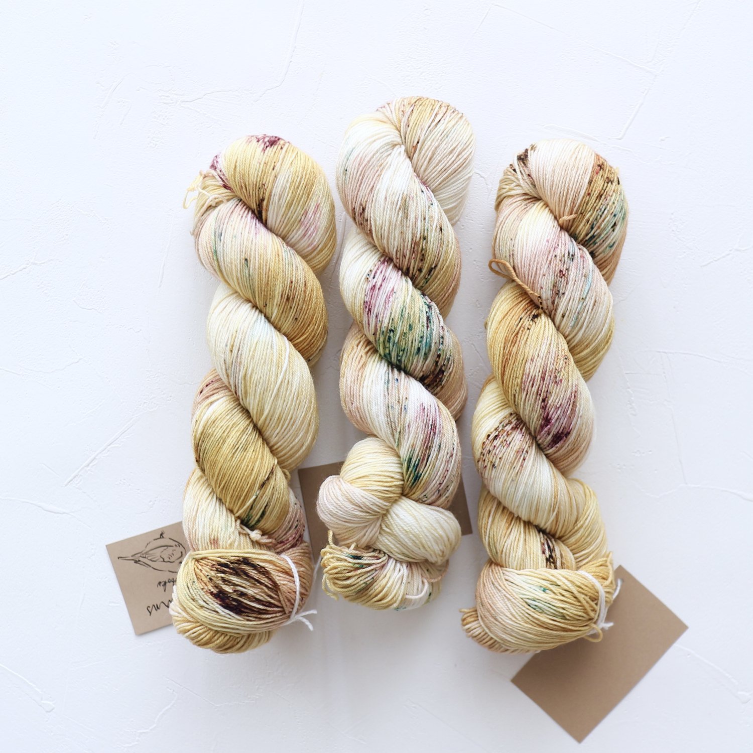 【SweetSparrowYarns】<br>nuthatch<br>wrapped up in books