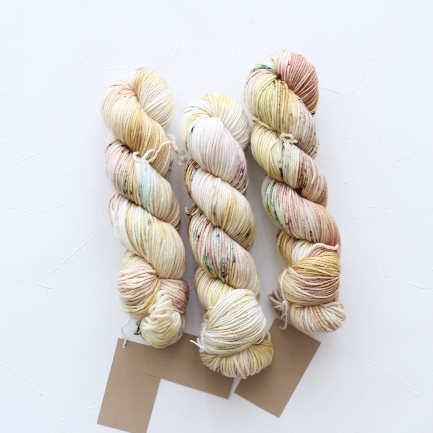 【SweetSparrowYarns】<br>goldfinch<br>Wrapped Up in Books