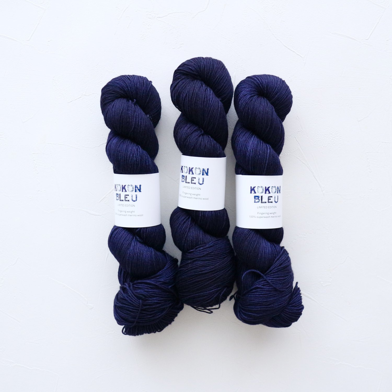 【KOKON yarn】<br>BLEU AND PINK FINGERING<br>BLUE SEMI SOLID