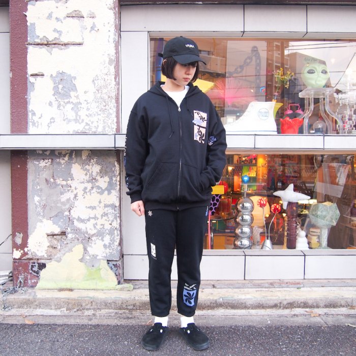 TENUSIS - HANAGASAITERU ZIP UP HOODIE / BLK