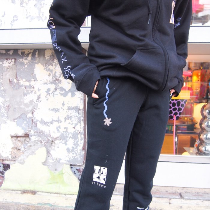 TENUSIS - HANAGASAITERU SWEAT PANTS / BLK