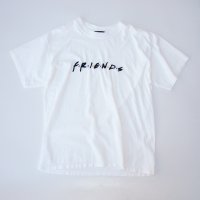 1990s FRIENDS EMBROIDERY T-SHIRT<img class='new_mark_img2' src='https://img.shop-pro.jp/img/new/icons10.gif' style='border:none;display:inline;margin:0px;padding:0px;width:auto;' />