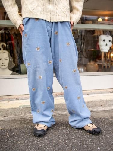 DOG EMBROIDERY CORDUROY PANTS<img class='new_mark_img2' src='https://img.shop-pro.jp/img/new/icons10.gif' style='border:none;display:inline;margin:0px;padding:0px;width:auto;' />