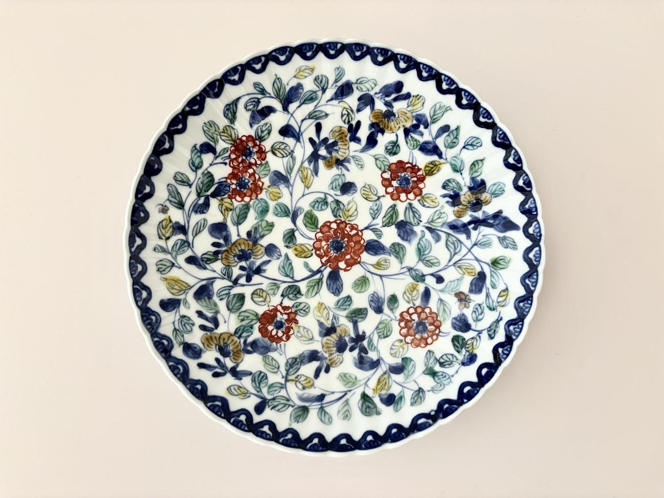 7寸菊皿色絵回花紋 Blue and white porcelain plate - うつわ祥見 web shop