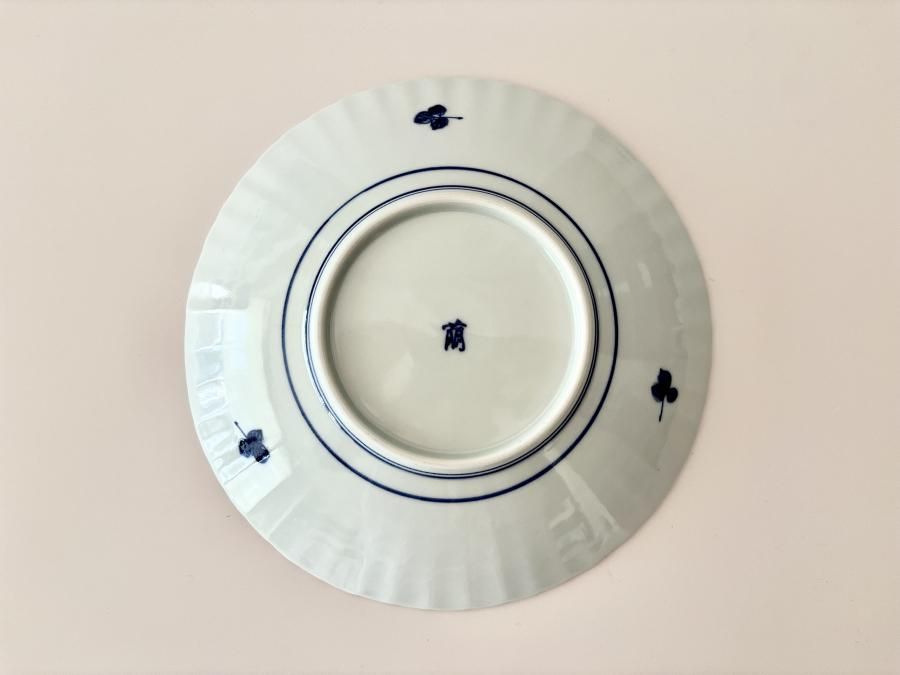 7寸菊皿色絵回花紋 Blue and white porcelain plate - うつわ祥見 web shop