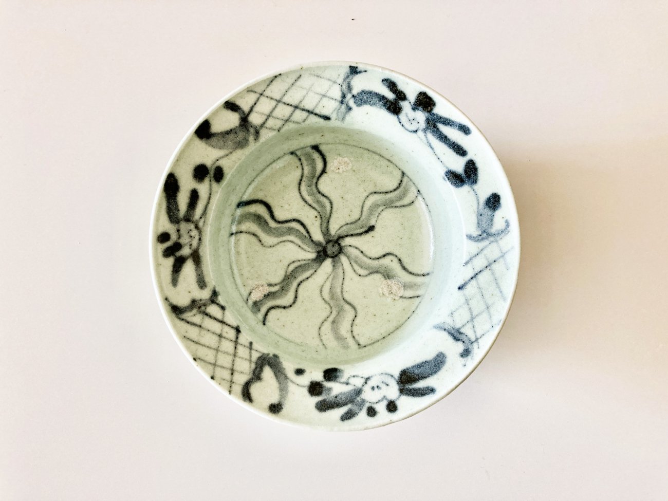 染付輪花しのぎざくろ文鉢 Blue and white porcelain bowl