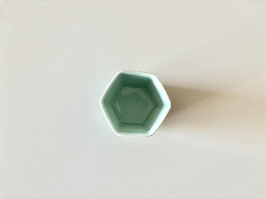六角絵替わり猪口 Blue and white porcelain sake cup - うつわ