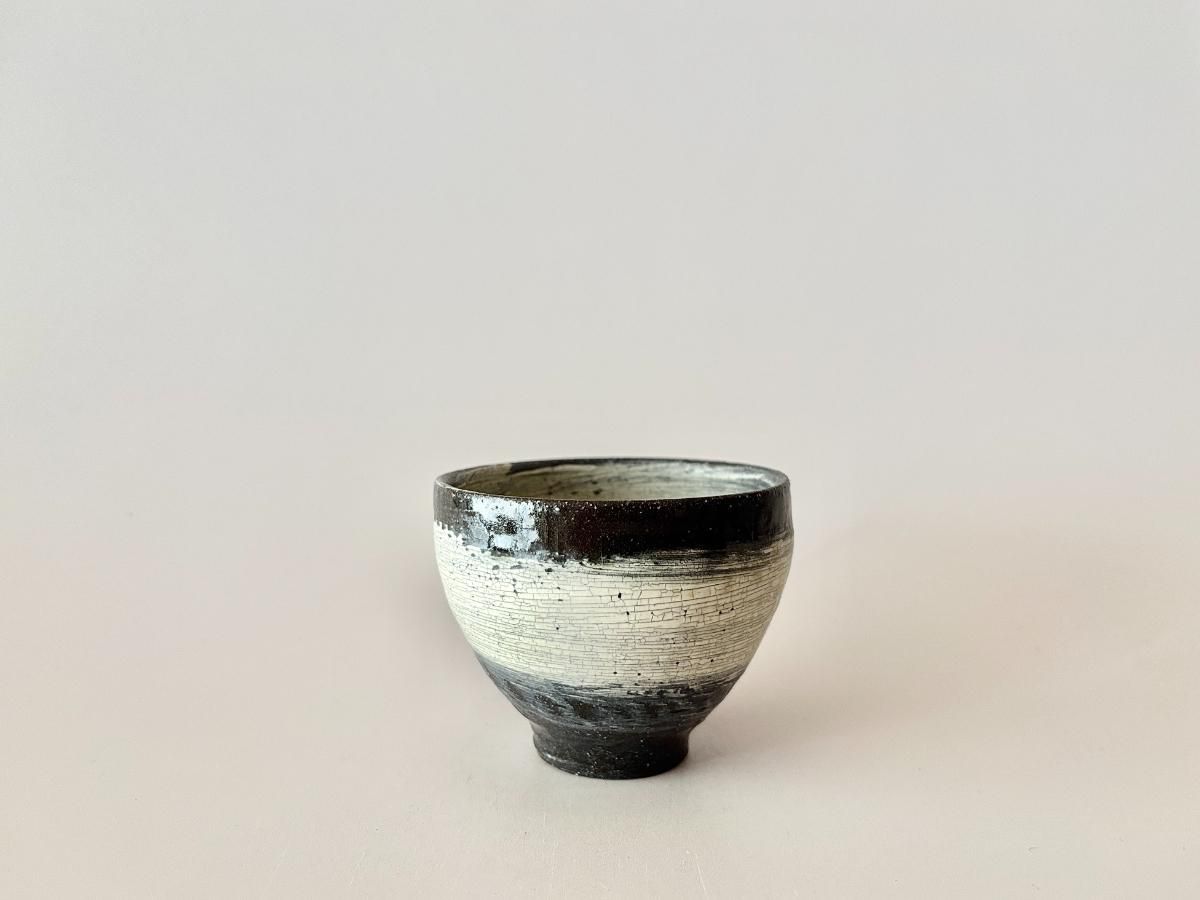 桃源窯 吉田喜彦 黒釉 花入 共箱 (師 荒川豊蔵) 花器 茶道具【k2972】 桃源窯 吉田喜彦 黒釉 花入 共箱 (師 荒川豊蔵) 花器 茶道具