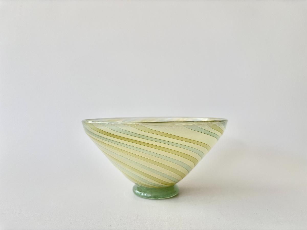 巳亦敬一さんのガラスボウル 鉢 台付きボウル Glass bowl