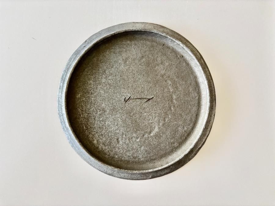 銀彩焼締丸盤皿 | 村上躍 - うつわ祥見KAMAKURA web shop