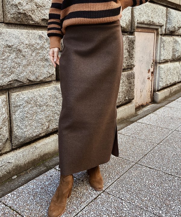 <img class='new_mark_img1' src='https://img.shop-pro.jp/img/new/icons14.gif' style='border:none;display:inline;margin:0px;padding:0px;width:auto;' />Side slit long skirt