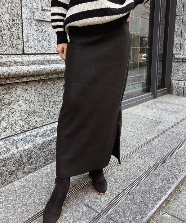 Side slit long skirt