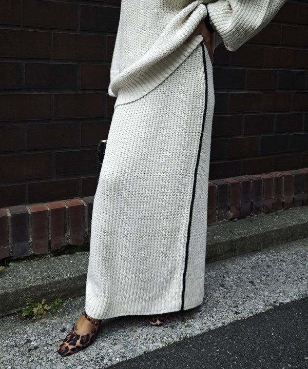 Line knit skirt