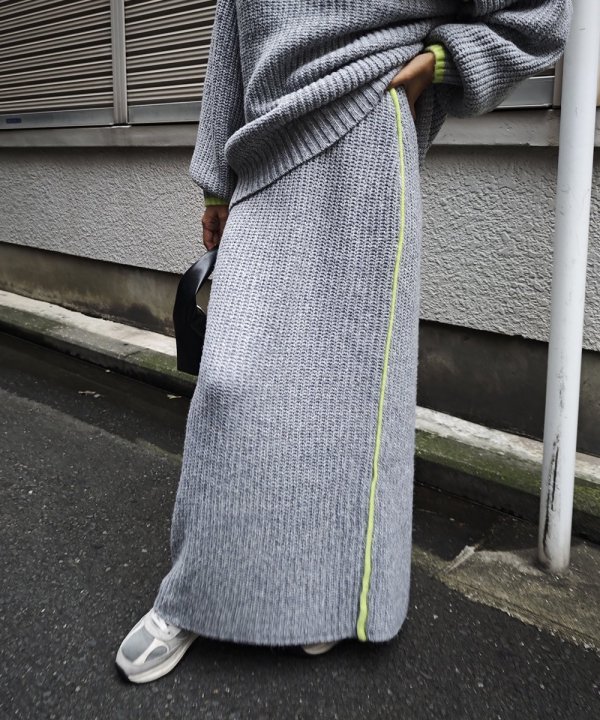 Line knit skirt