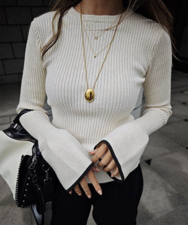 Flare sleeve knit