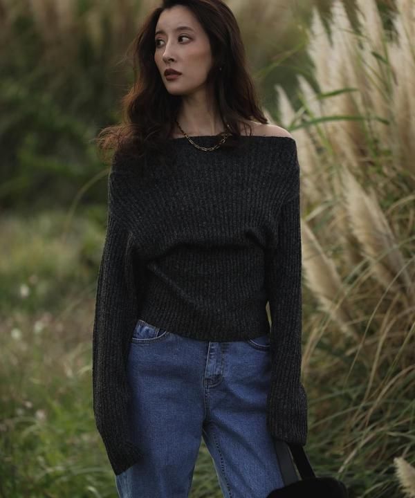 <img class='new_mark_img1' src='https://img.shop-pro.jp/img/new/icons14.gif' style='border:none;display:inline;margin:0px;padding:0px;width:auto;' />11/12 20:00~Off shoulder rib knit