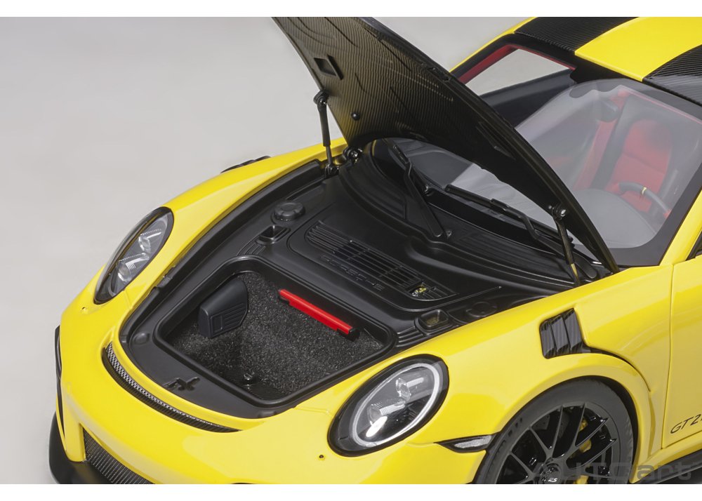 AUTOart 1/18 ポルシェ 911 （991.2） GT2 RS ヴァイザッハ