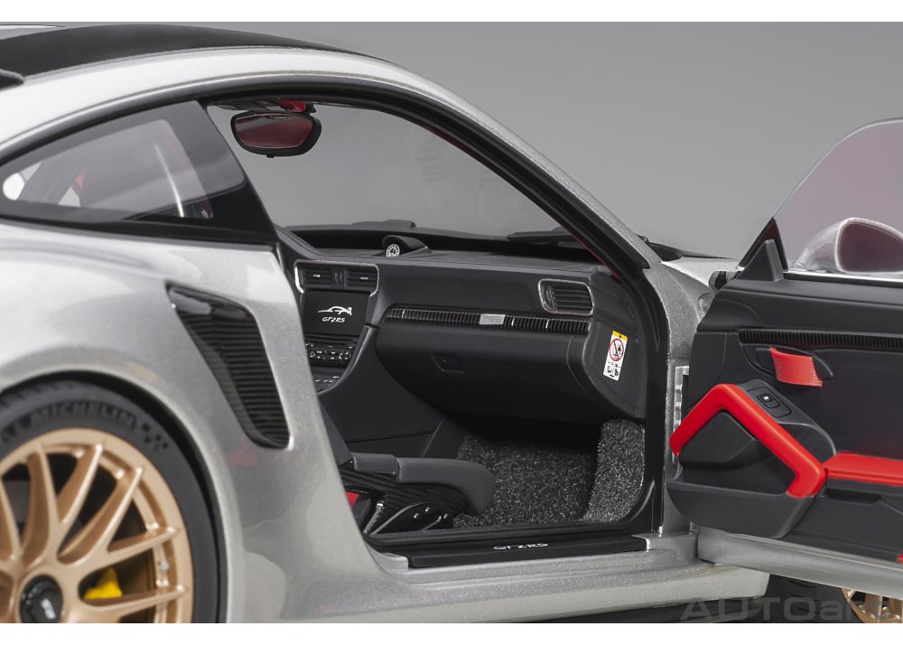 AUTOart 1/18 ポルシェ 911 （991.2） GT2 RS ヴァイザッハ