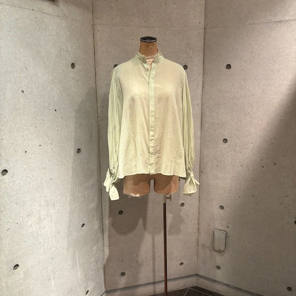 suzuki takayuki bishop-sleeve blouse